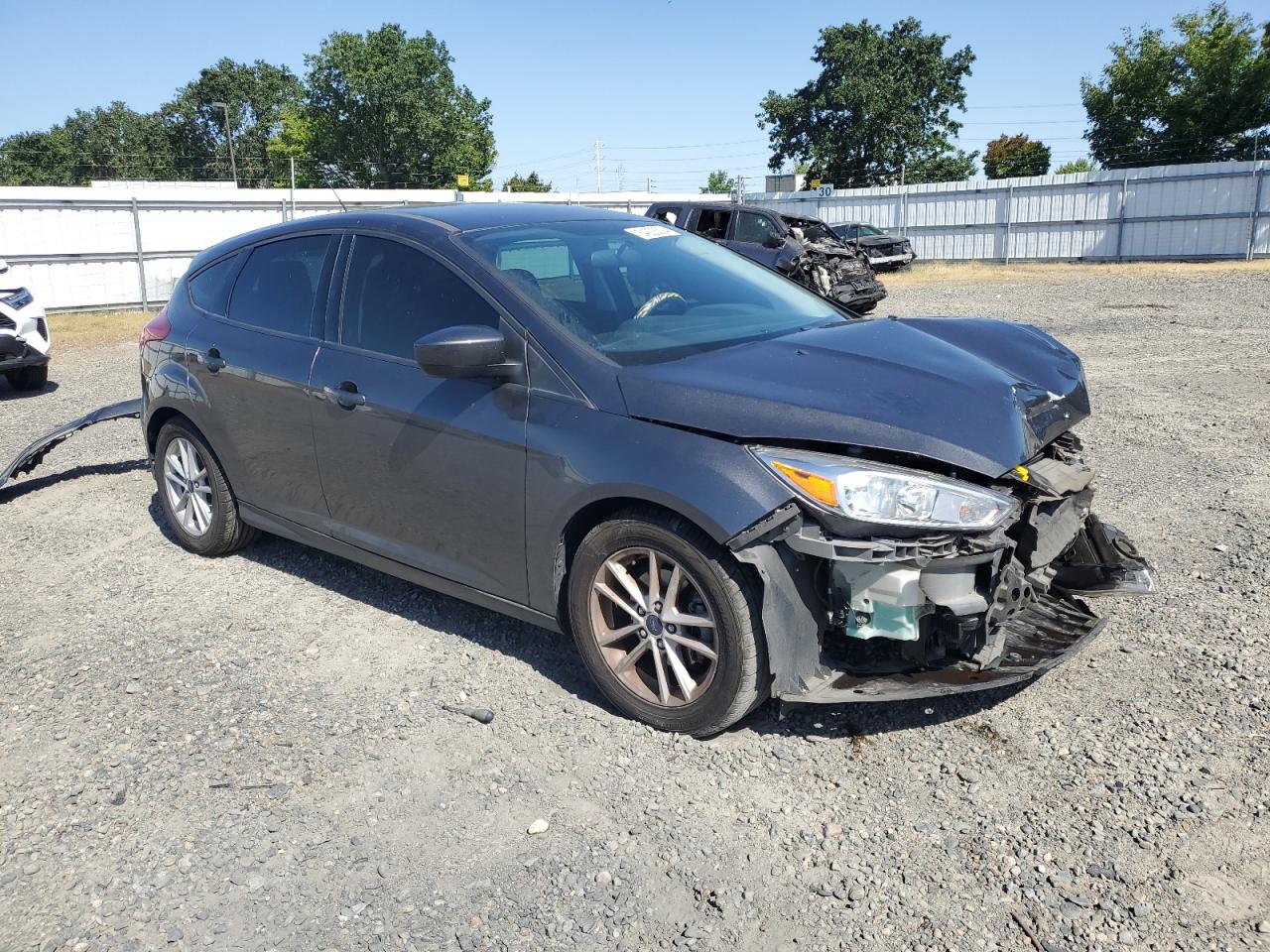 2018 Ford Focus Se vin: 1FADP3K27JL261130