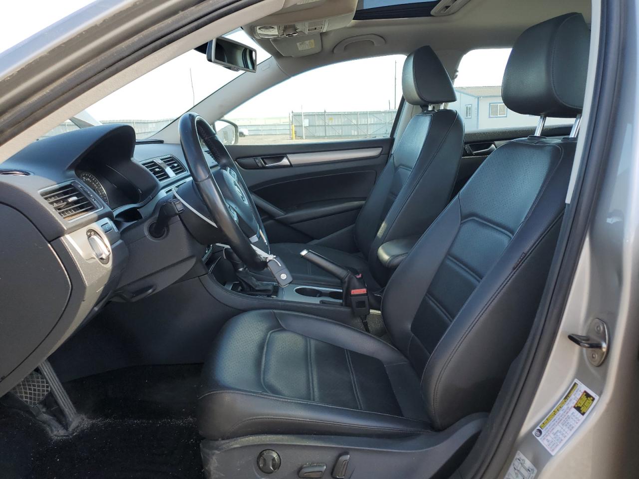 1VWBN7A3XEC042366 2014 Volkswagen Passat Se