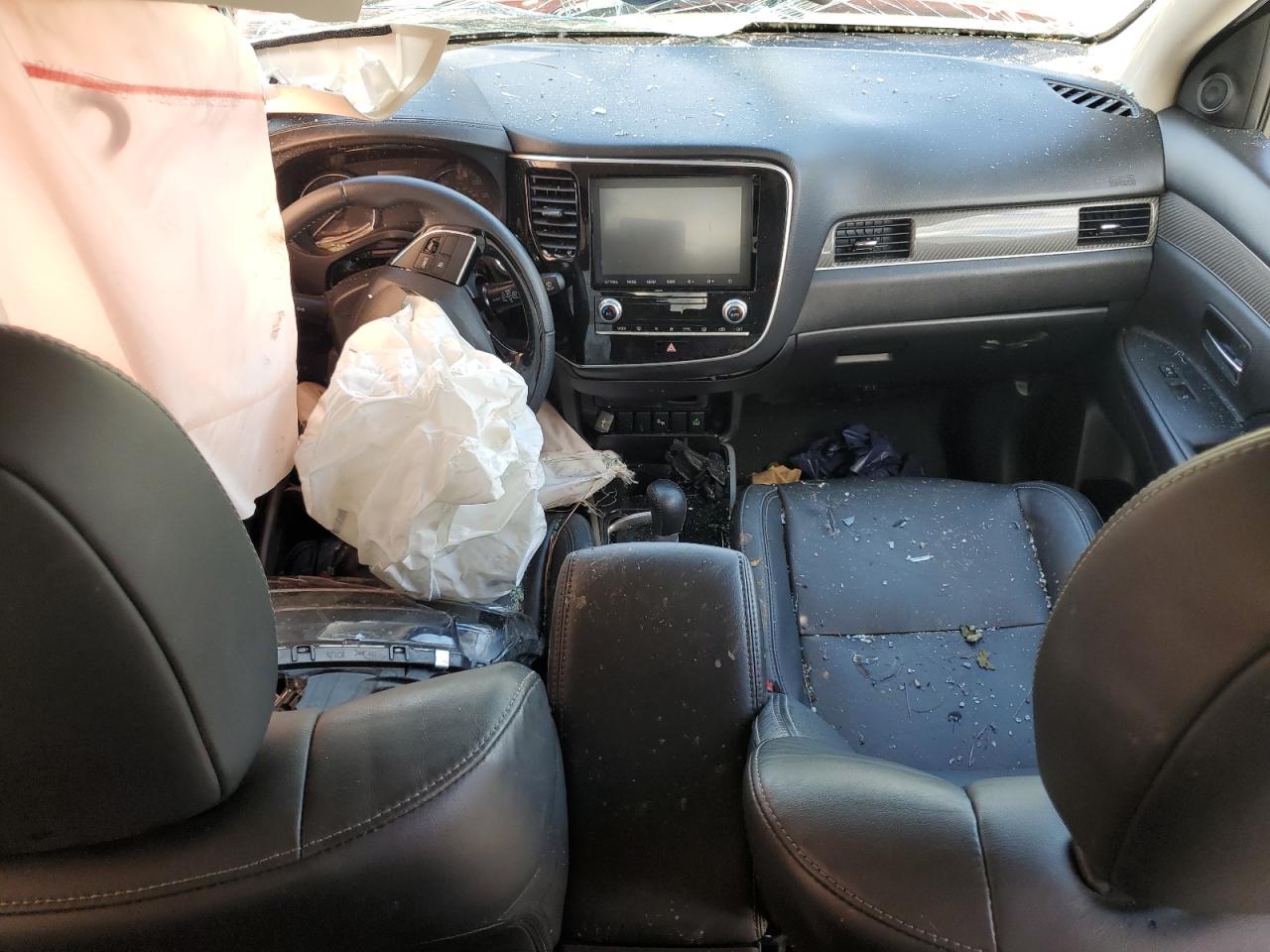 JA4AZ3A39LZ032038 2020 Mitsubishi Outlander Se