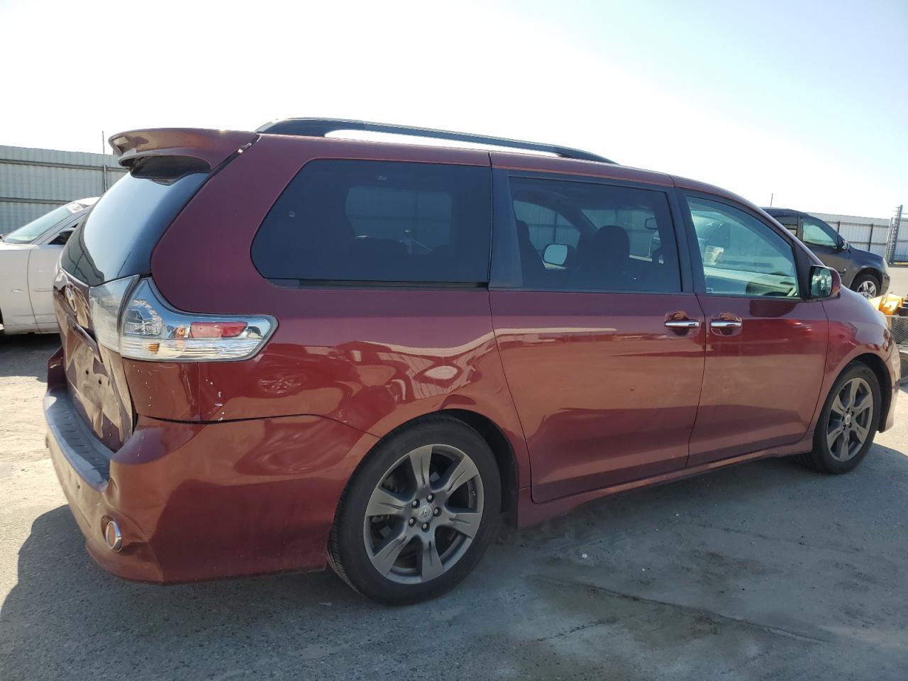 5TDXZ3DC9HS871580 2017 Toyota Sienna Se