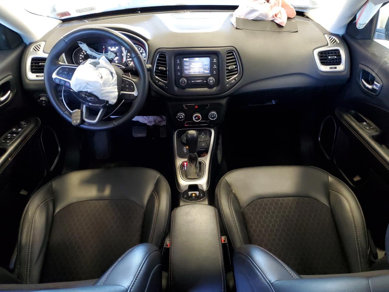 3C4NJDBB3JT283331 2018 Jeep Compass Latitude