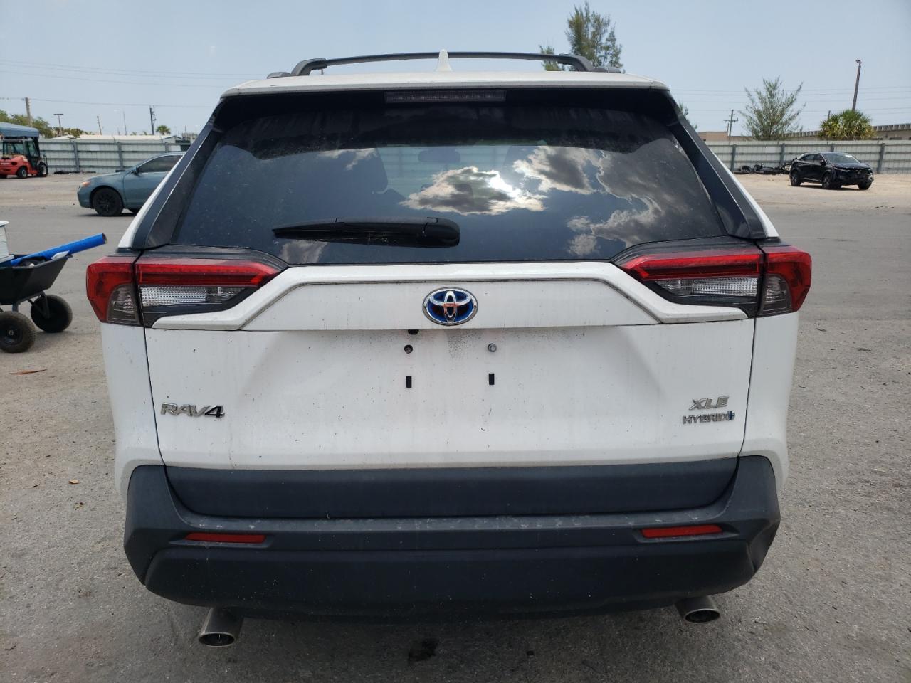 2021 Toyota Rav4 Xle vin: 2T3R6RFV9MW004577