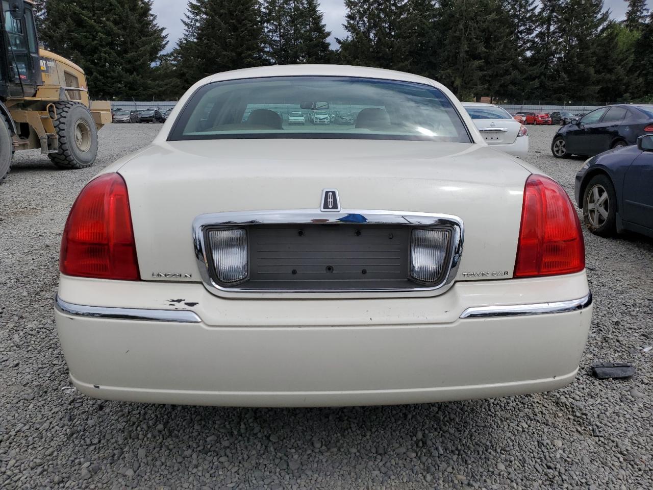 1LNHM81W17Y617648 2007 Lincoln Town Car Signature