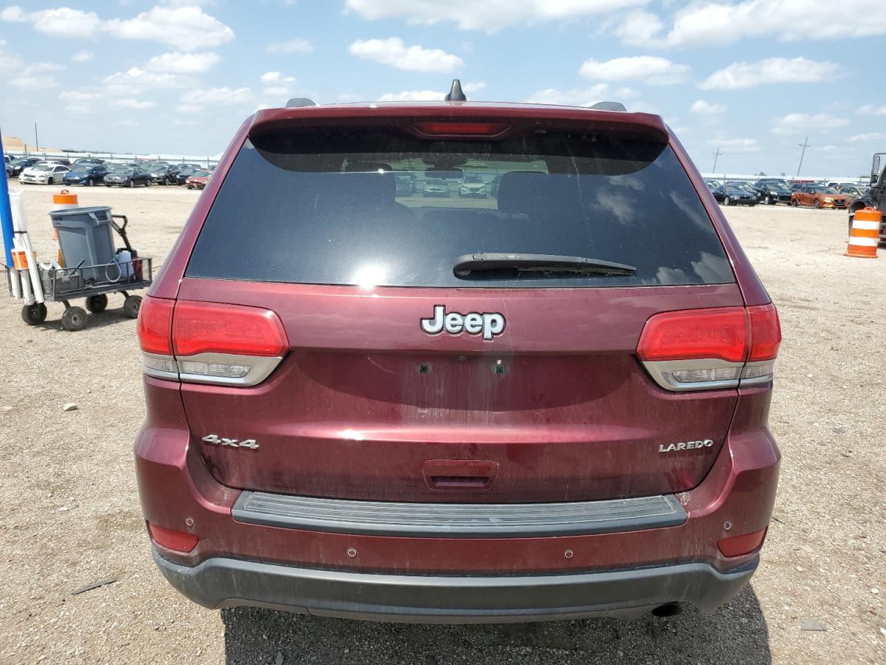 1C4RJFAG0JC335617 2018 Jeep Grand Cherokee Laredo