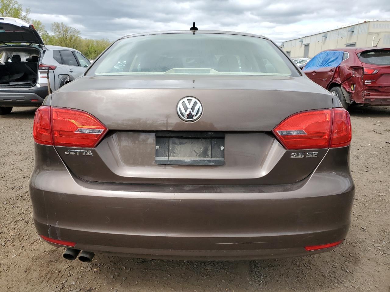 3VWDZ7AJ7BM391698 2011 Volkswagen Jetta Se