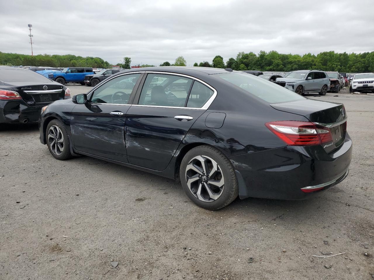 1HGCR2F84HA008993 2017 Honda Accord Exl