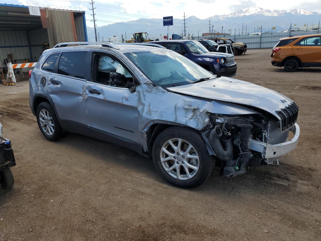 2018 Jeep Cherokee Latitude vin: 1C4PJMCX6JD529183