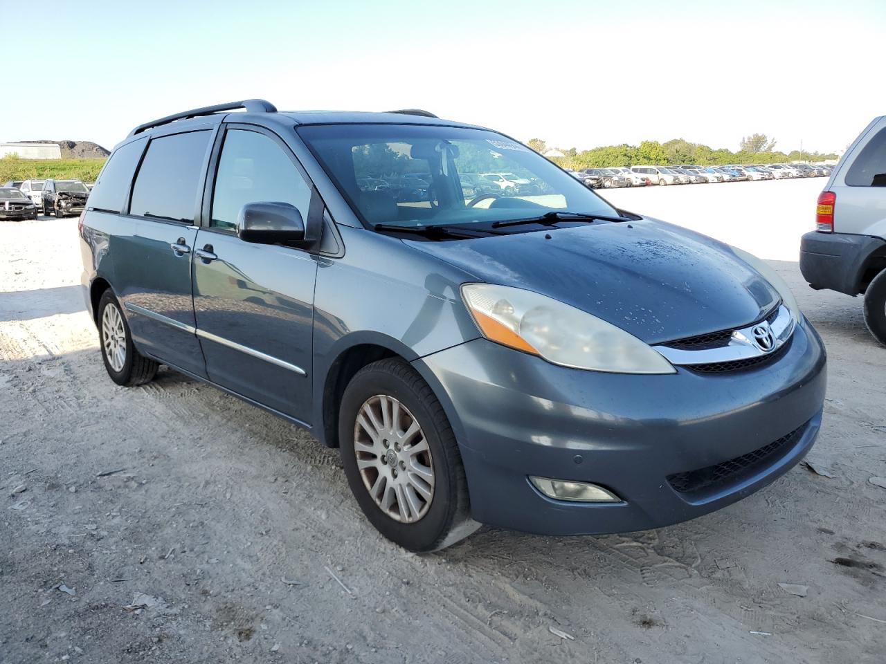 5TDYK4CC0AS331685 2010 Toyota Sienna Xle