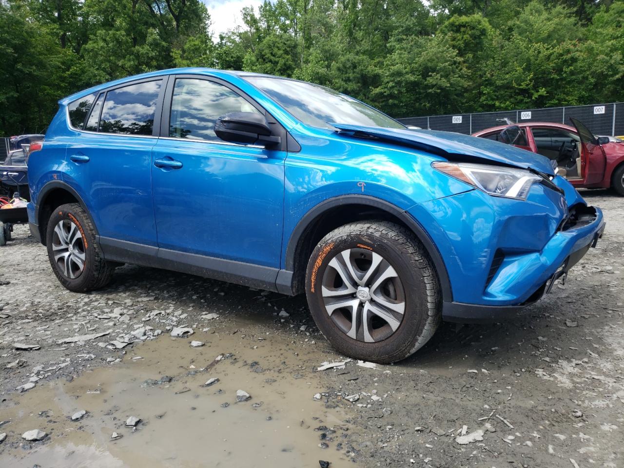 JTMBFREV8HJ171780 2017 Toyota Rav4 Le