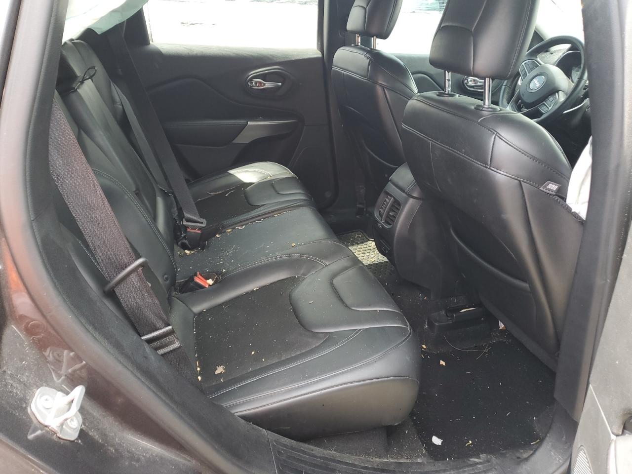 1C4PJMLB3KD438474 2019 Jeep Cherokee Latitude Plus