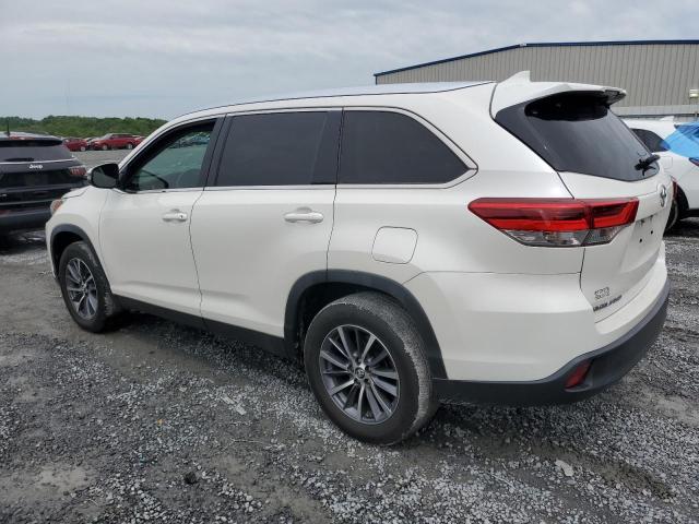 VIN 5TDKZRFH9KS569820 2019 Toyota Highlander, SE no.2