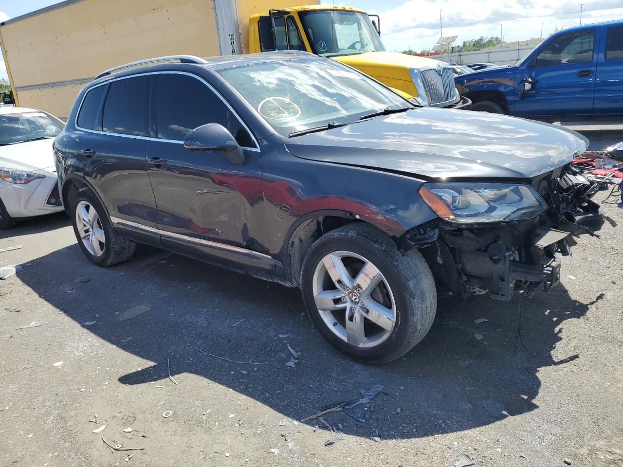 WVGEF9BP5DD012335 2013 Volkswagen Touareg V6