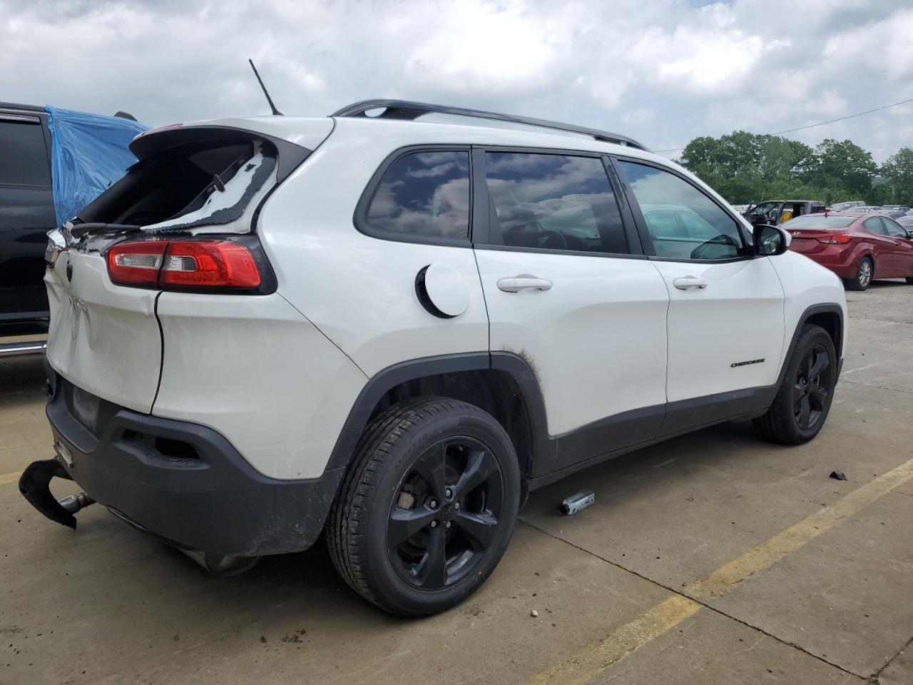 1C4PJLCB7JD620137 2018 Jeep Cherokee Latitude