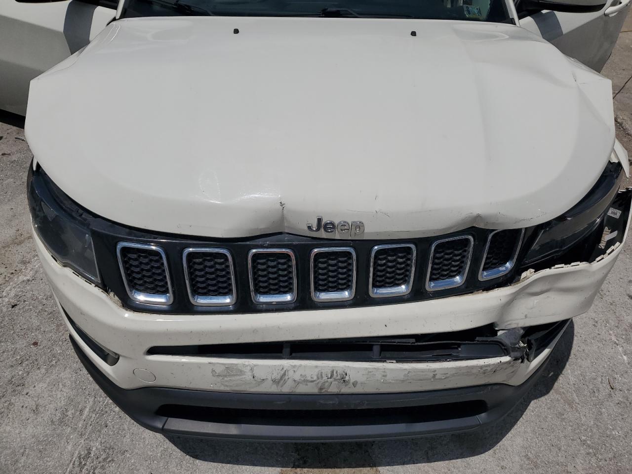 2018 Jeep Compass Latitude vin: 3C4NJDBB6JT480932