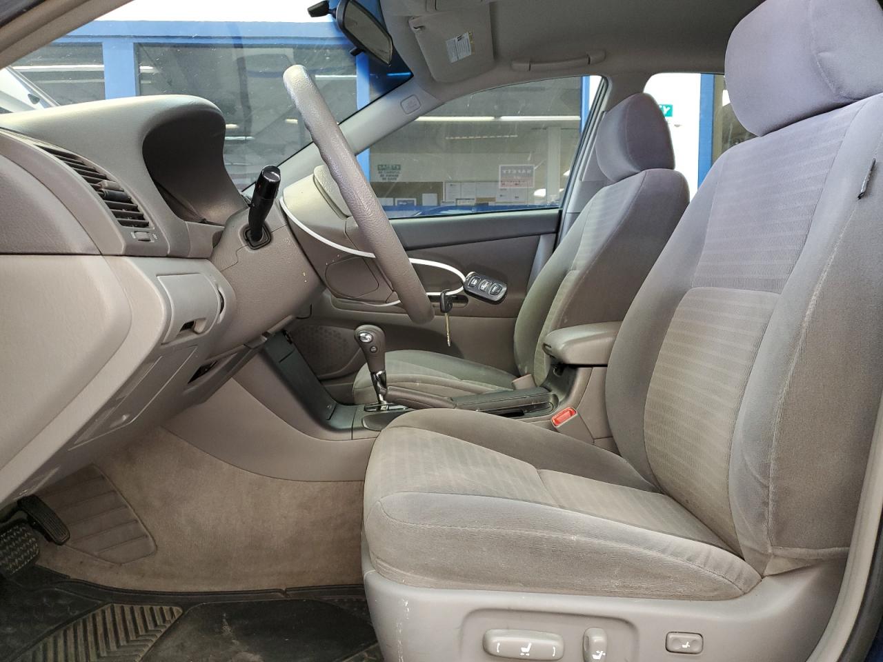 4T1BE30K95U014956 2005 Toyota Camry Le