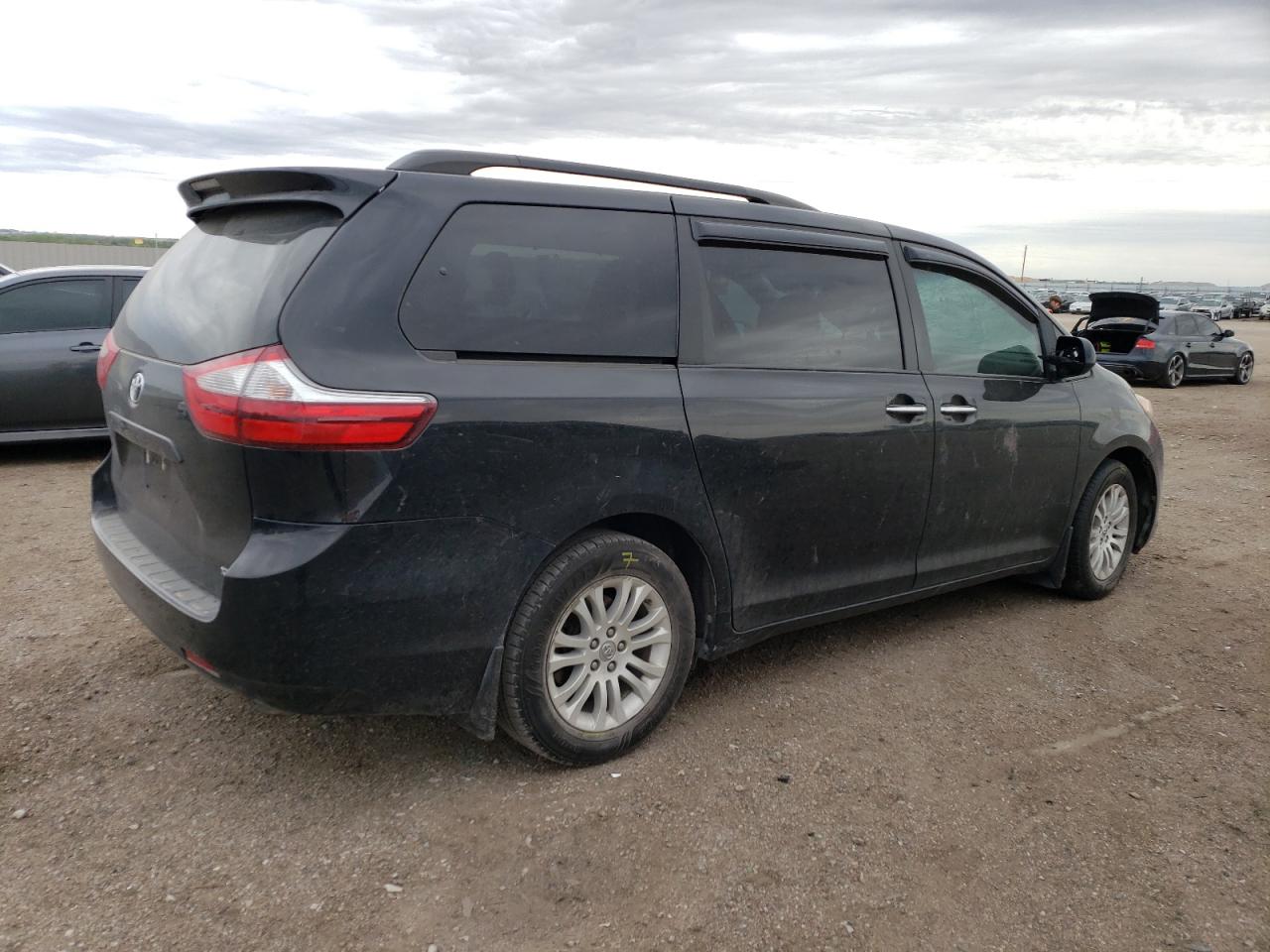 5TDYZ3DC8HS864866 2017 Toyota Sienna Xle