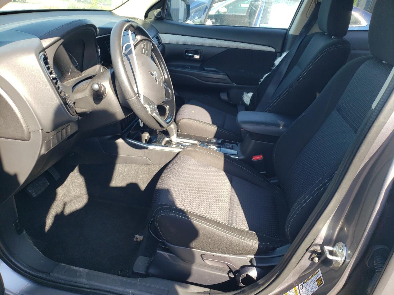 JA4AZ3A31JZ070926 2018 Mitsubishi Outlander Se