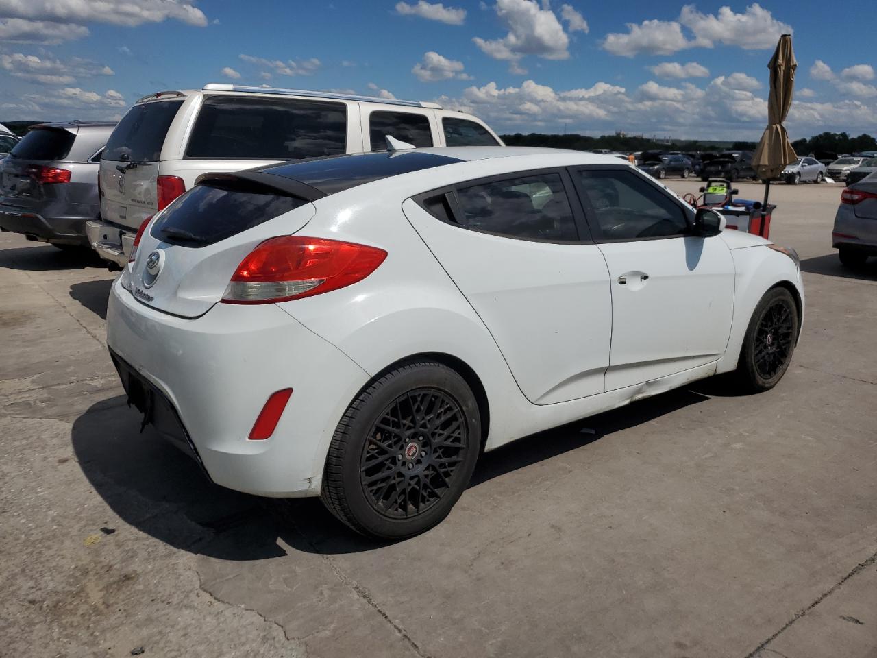 2013 Hyundai Veloster vin: KMHTC6AD9DU117711