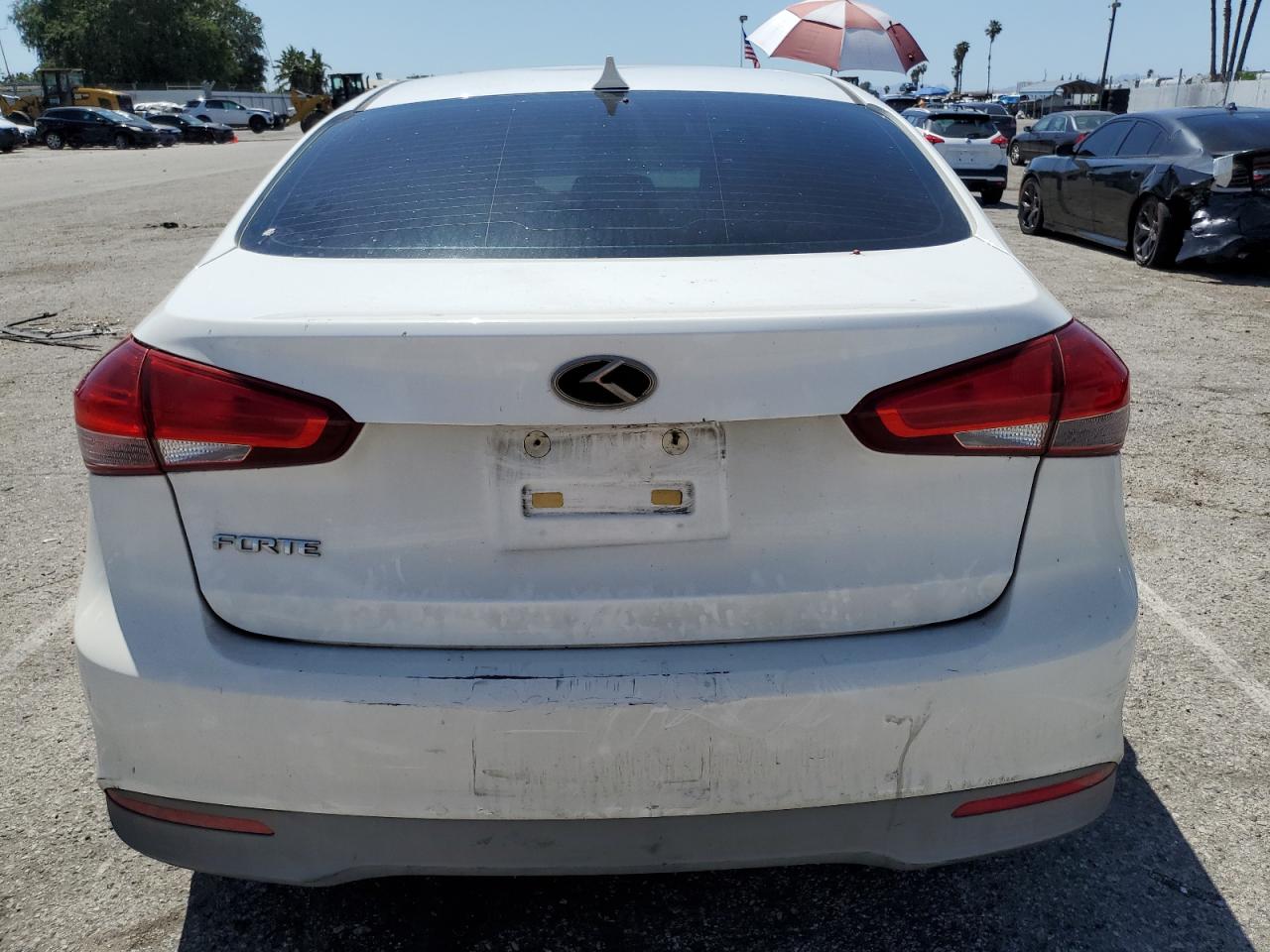 3KPFK4A70JE242349 2018 Kia Forte Lx