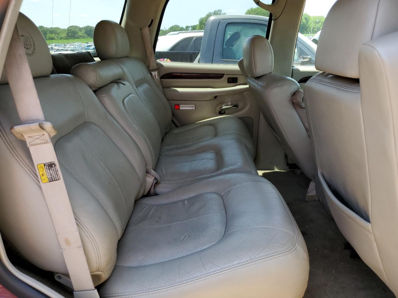 1GYEK63N42R303883 2002 Cadillac Escalade Luxury