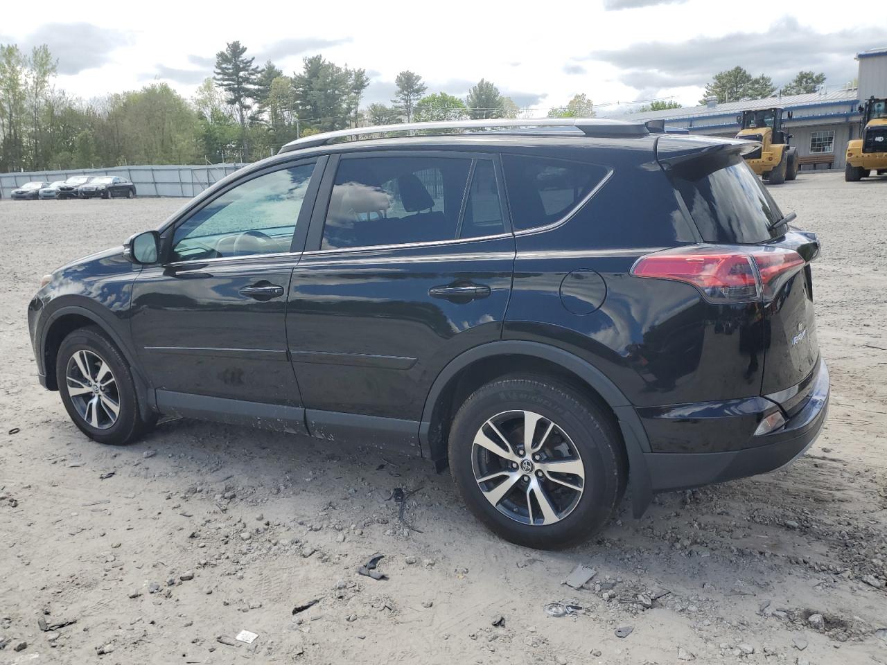 2T3RFREV5HW665501 2017 Toyota Rav4 Xle