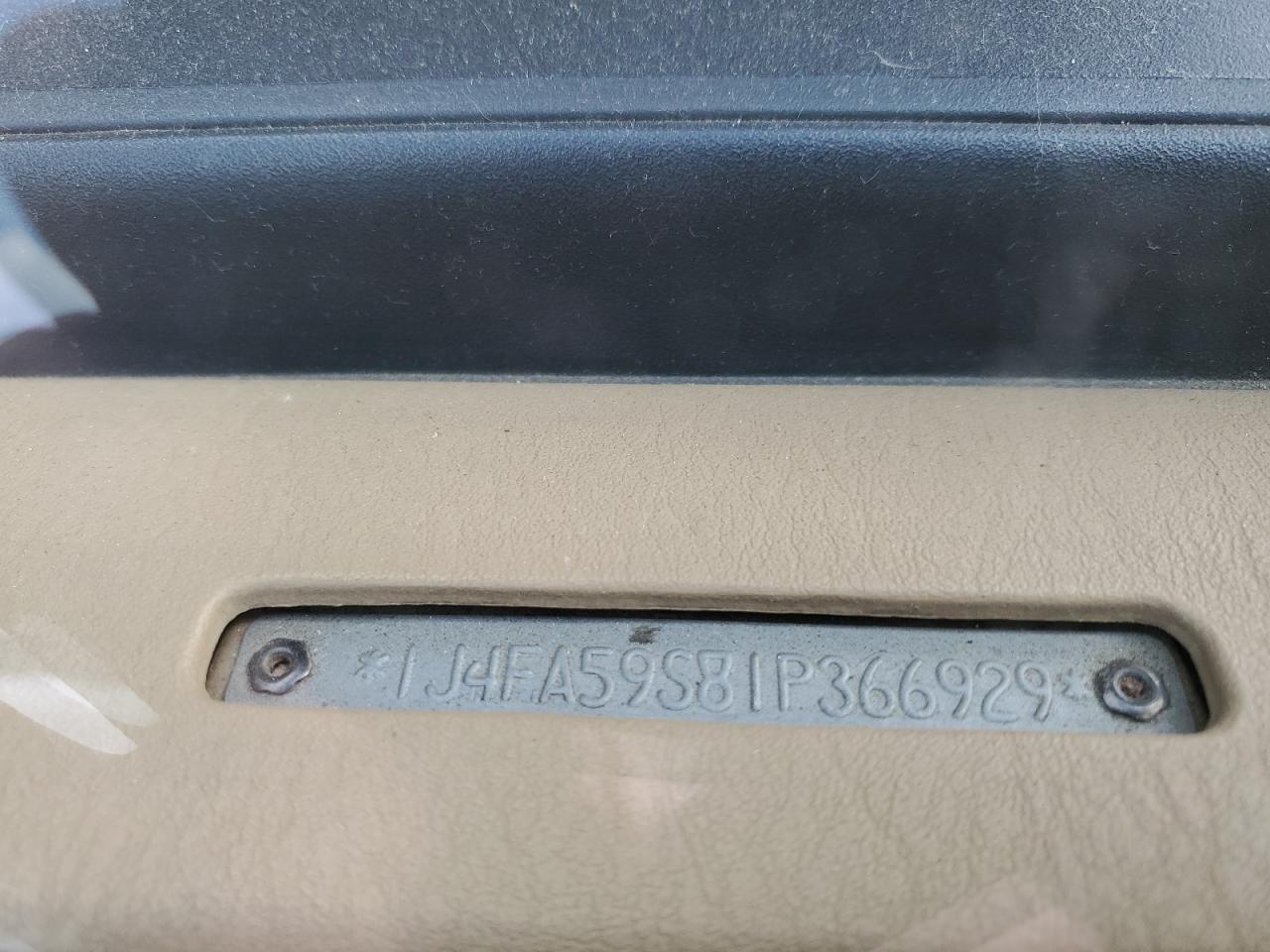 1J4FA59S81P366929 2001 Jeep Wrangler / Tj Sahara