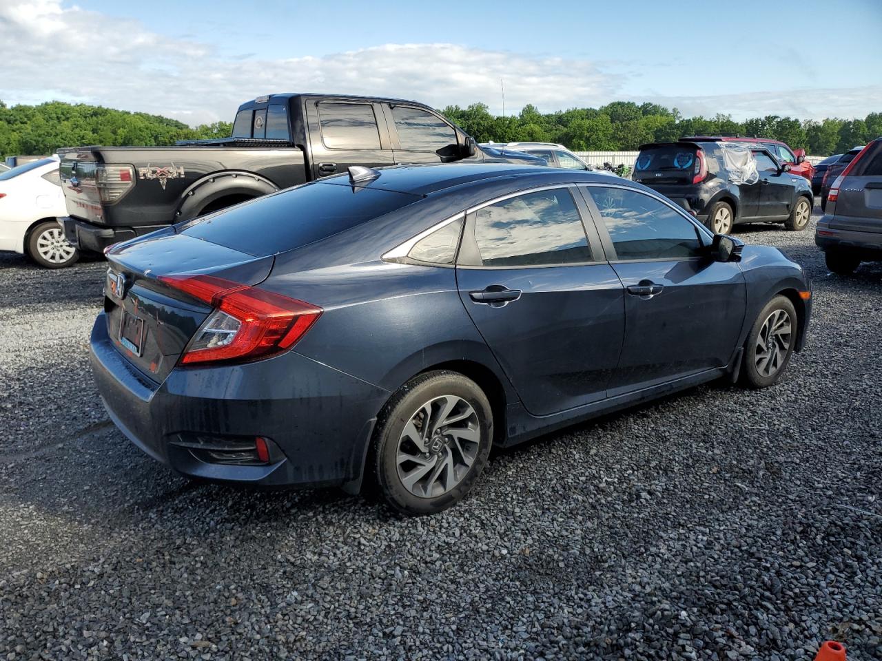 2018 Honda Civic Ex vin: 19XFC2F77JE015718