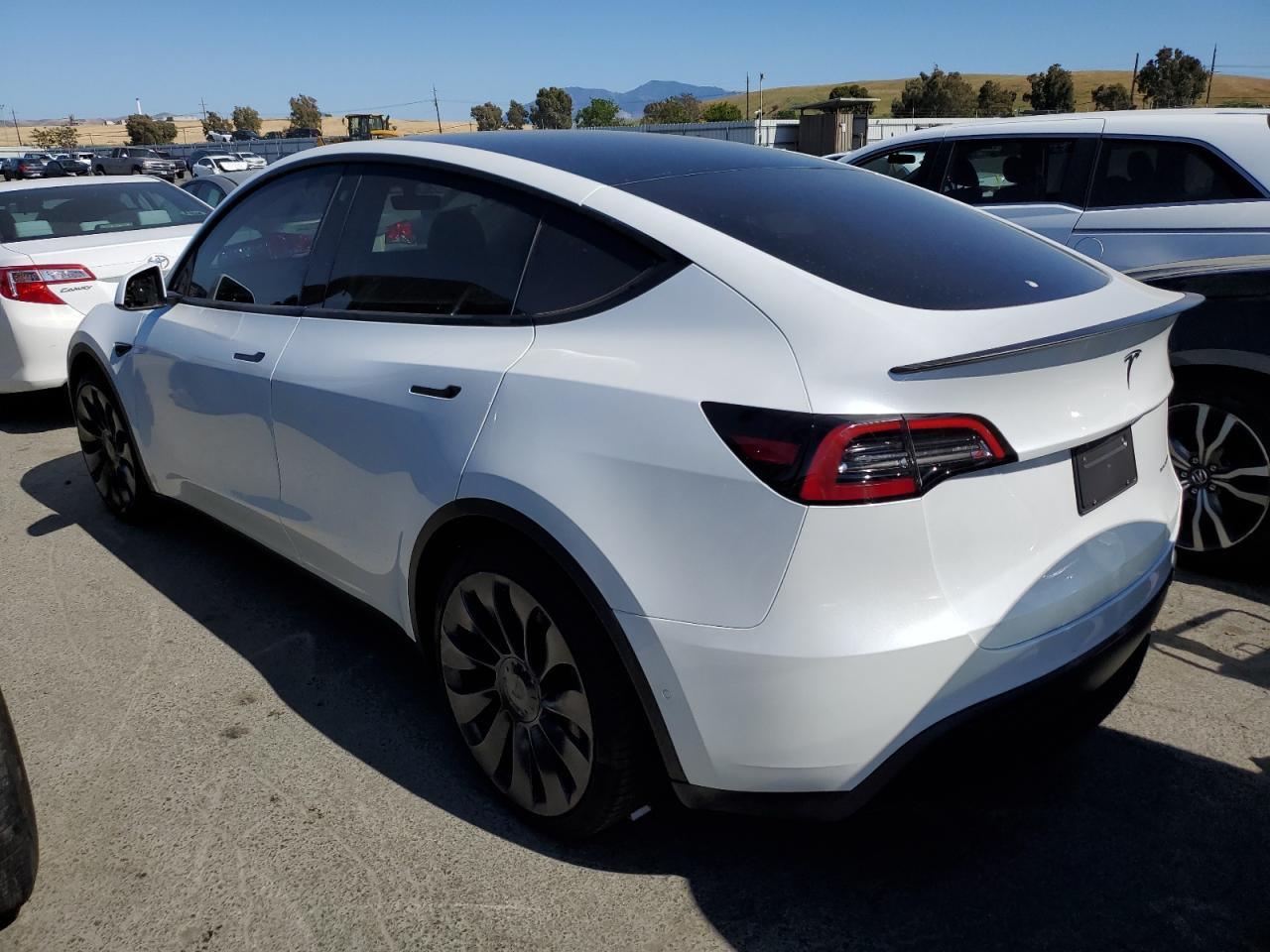 7SAYGDEF0NF493323 2022 Tesla Model Y