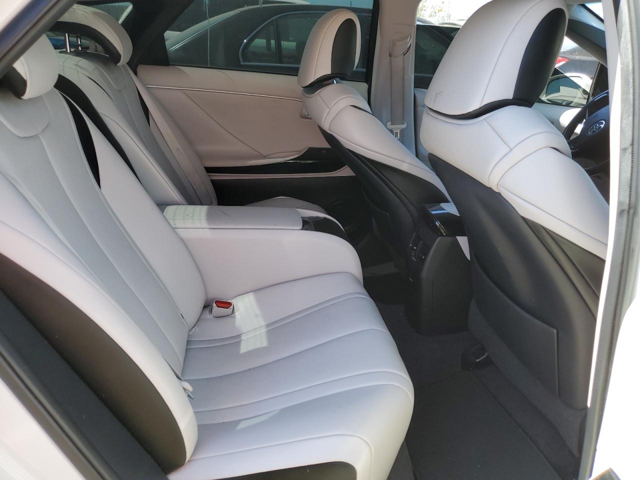 2019 Toyota Mirai vin: JTDBVRBDXKA007548