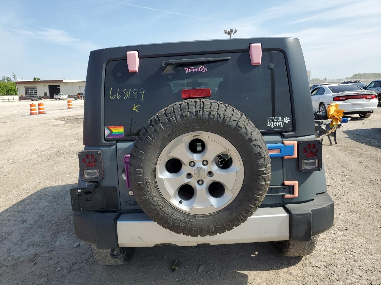 1C4BJWEG0FL668189 2015 Jeep Wrangler Unlimited Sahara