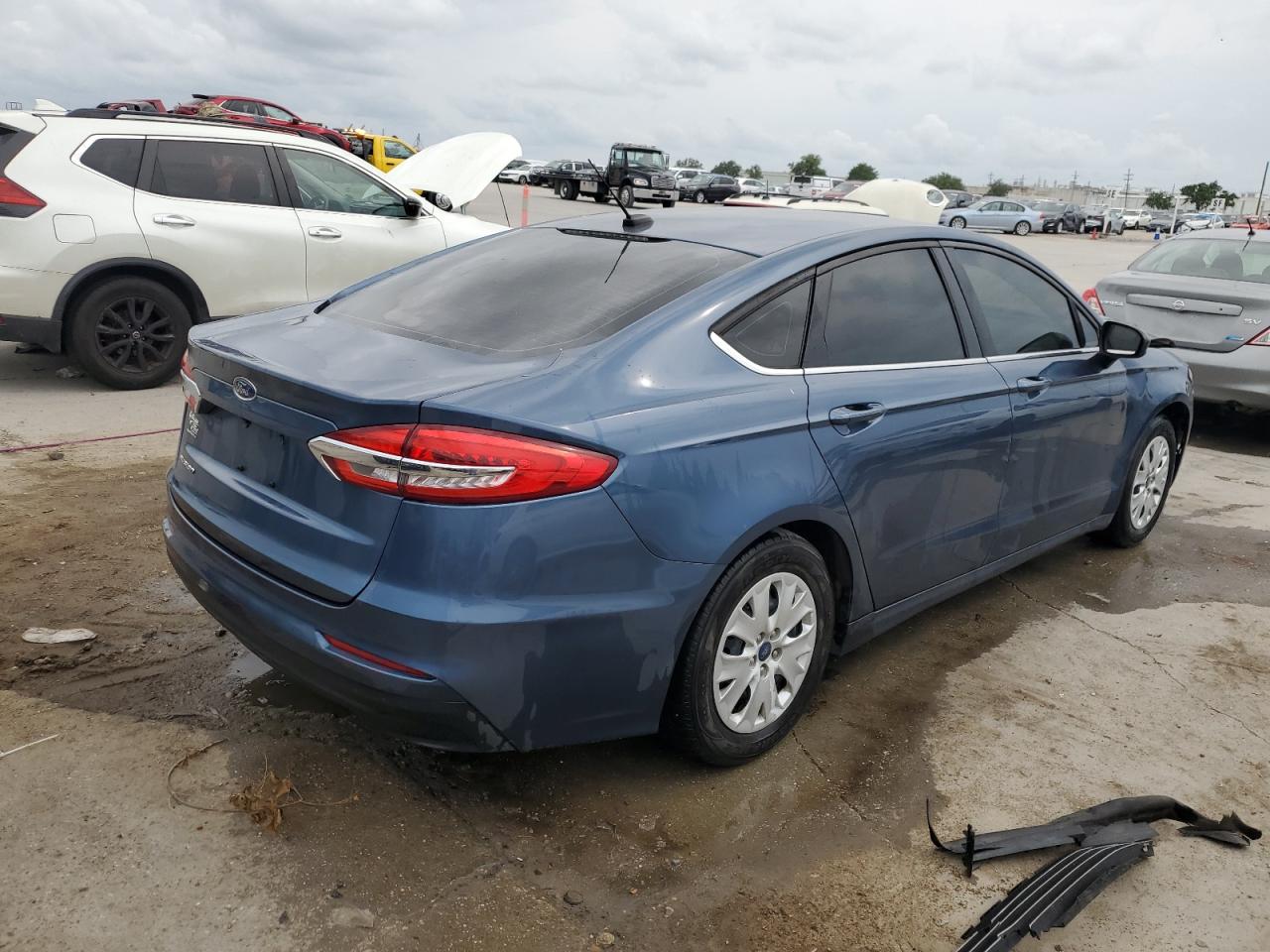 2019 Ford Fusion S vin: 3FA6P0G71KR213394