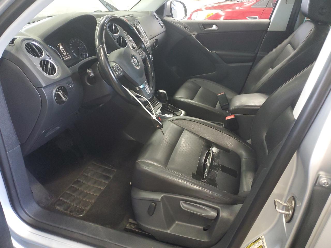 WVGBV7AX8BW551951 2011 Volkswagen Tiguan S
