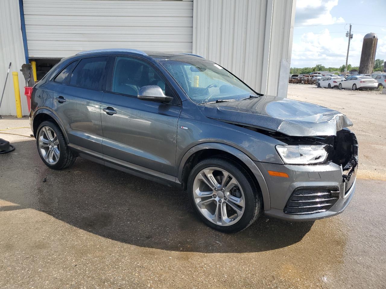 WA1BCCFS8JR018327 2018 Audi Q3 Premium