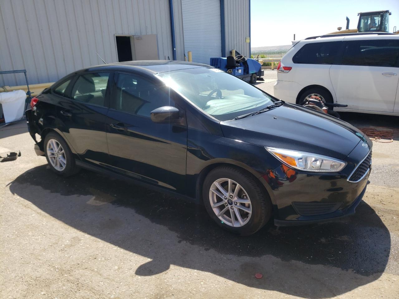 2018 Ford Focus Se vin: 1FADP3F29JL260975