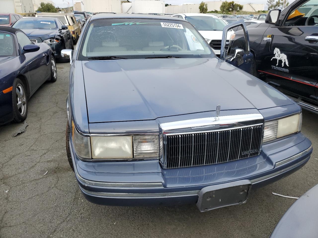 1LNLM81W9NY748110 1992 Lincoln Town Car Executive