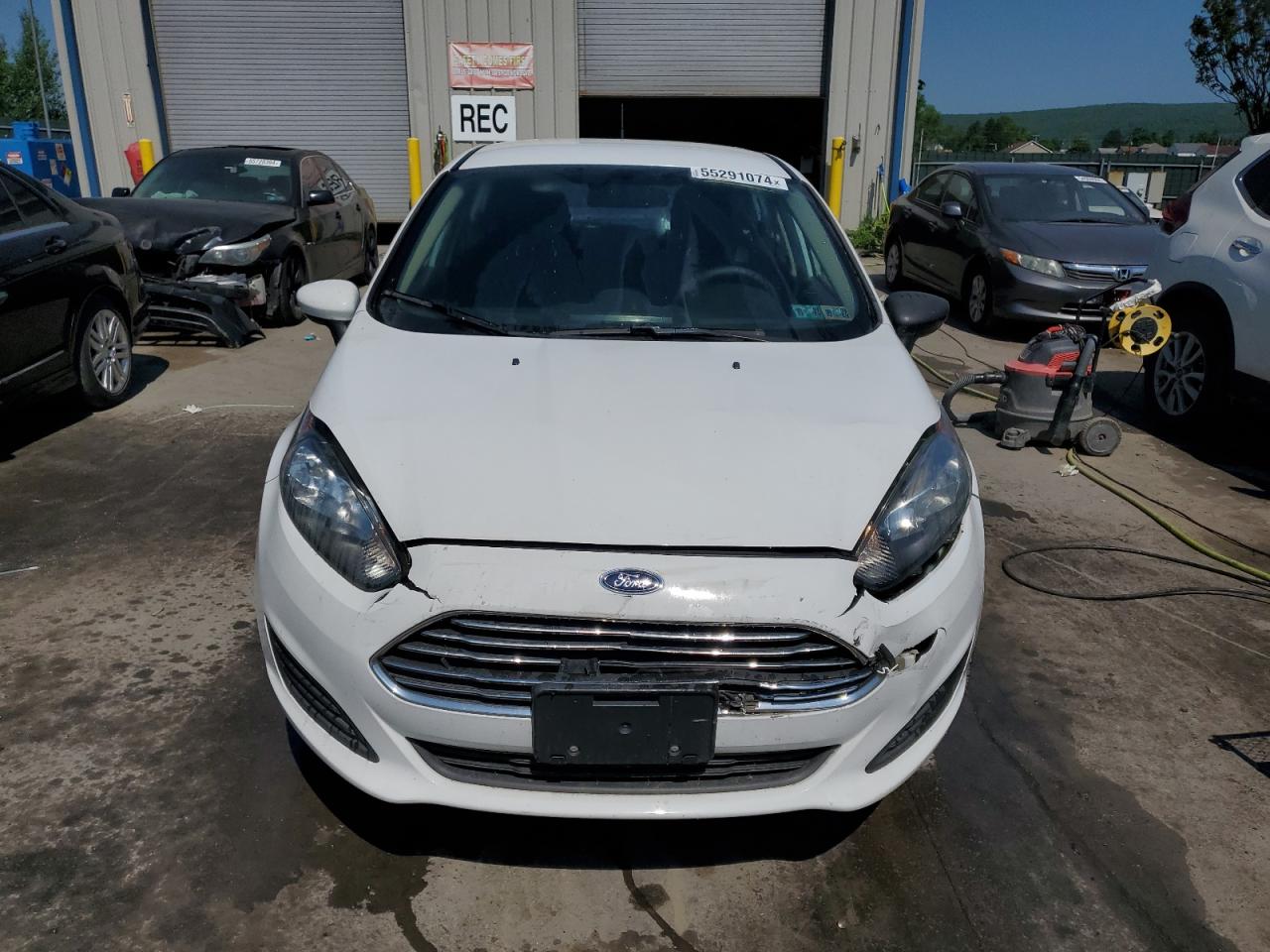 3FADP4TJ3JM121568 2018 Ford Fiesta S