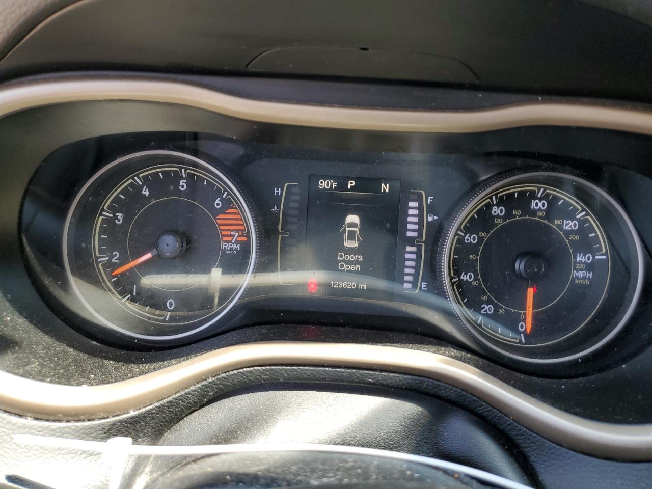 1C4PJLCB9JD553279 2018 Jeep Cherokee Latitude