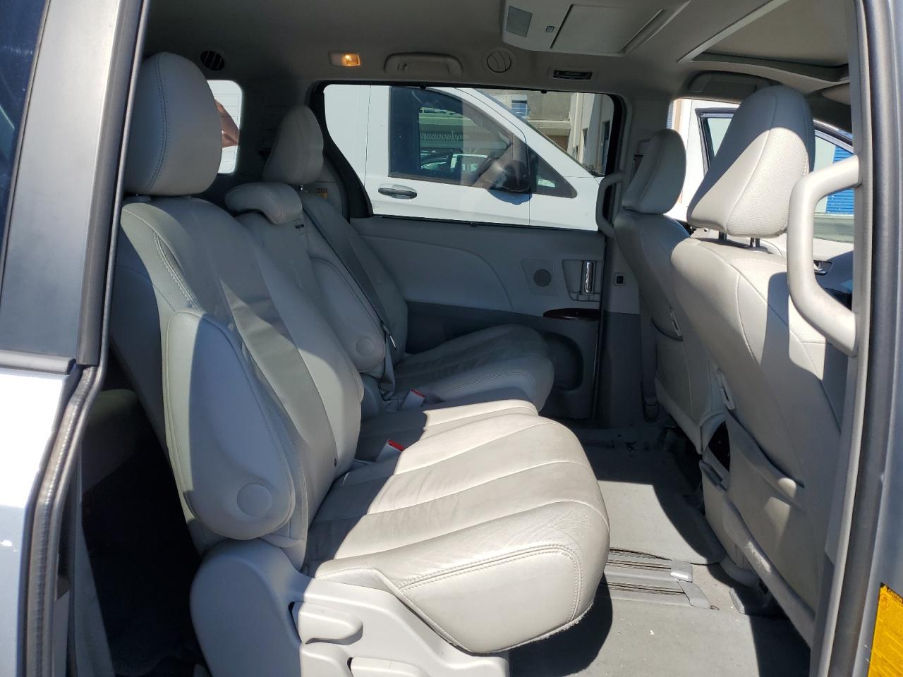 5TDYK3DC4DS402433 2013 Toyota Sienna Xle