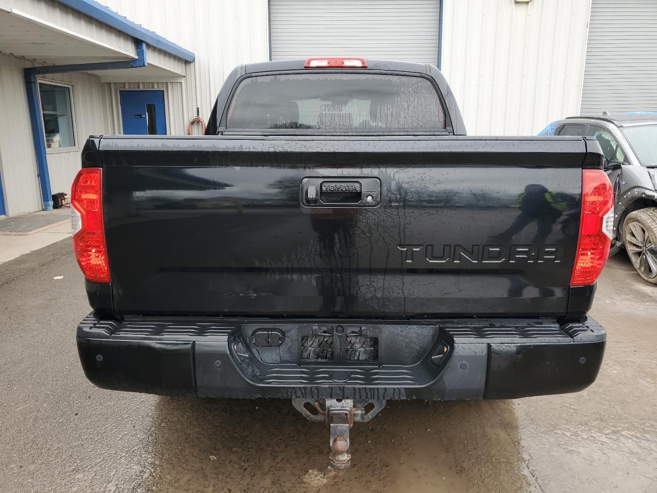 5TFDY5F16JX737090 2018 Toyota Tundra Crewmax Sr5