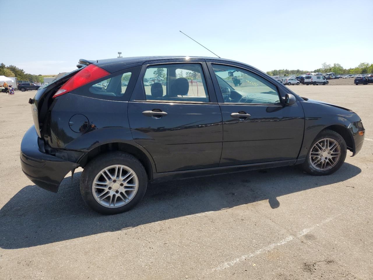 3FAFP37N55R127607 2005 Ford Focus Zx5