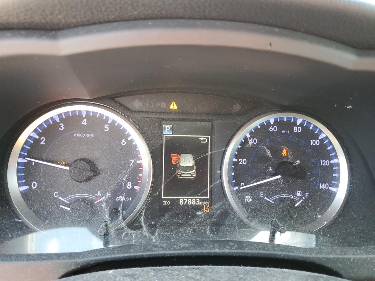 5TDZZRFH1JS267113 2018 Toyota Highlander Le