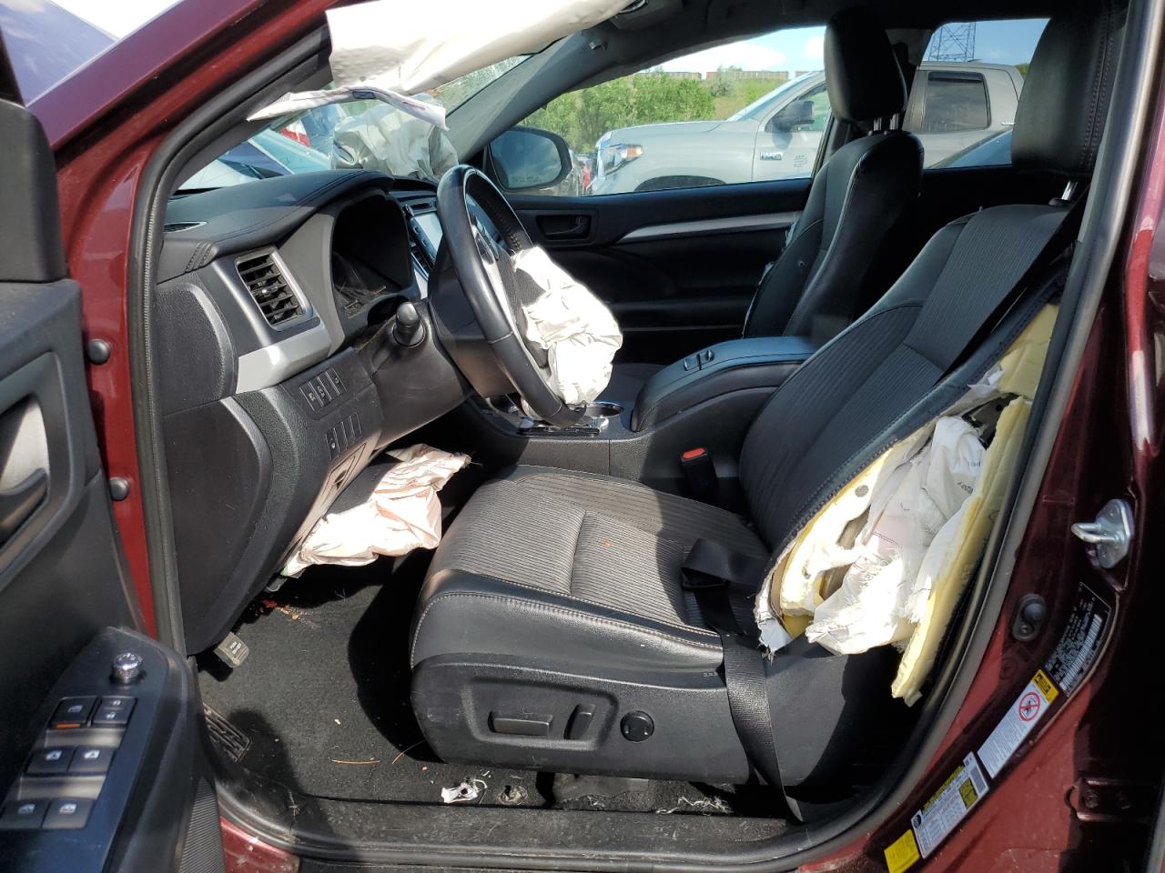 5TDBZRFH6KS979720 2019 Toyota Highlander Le