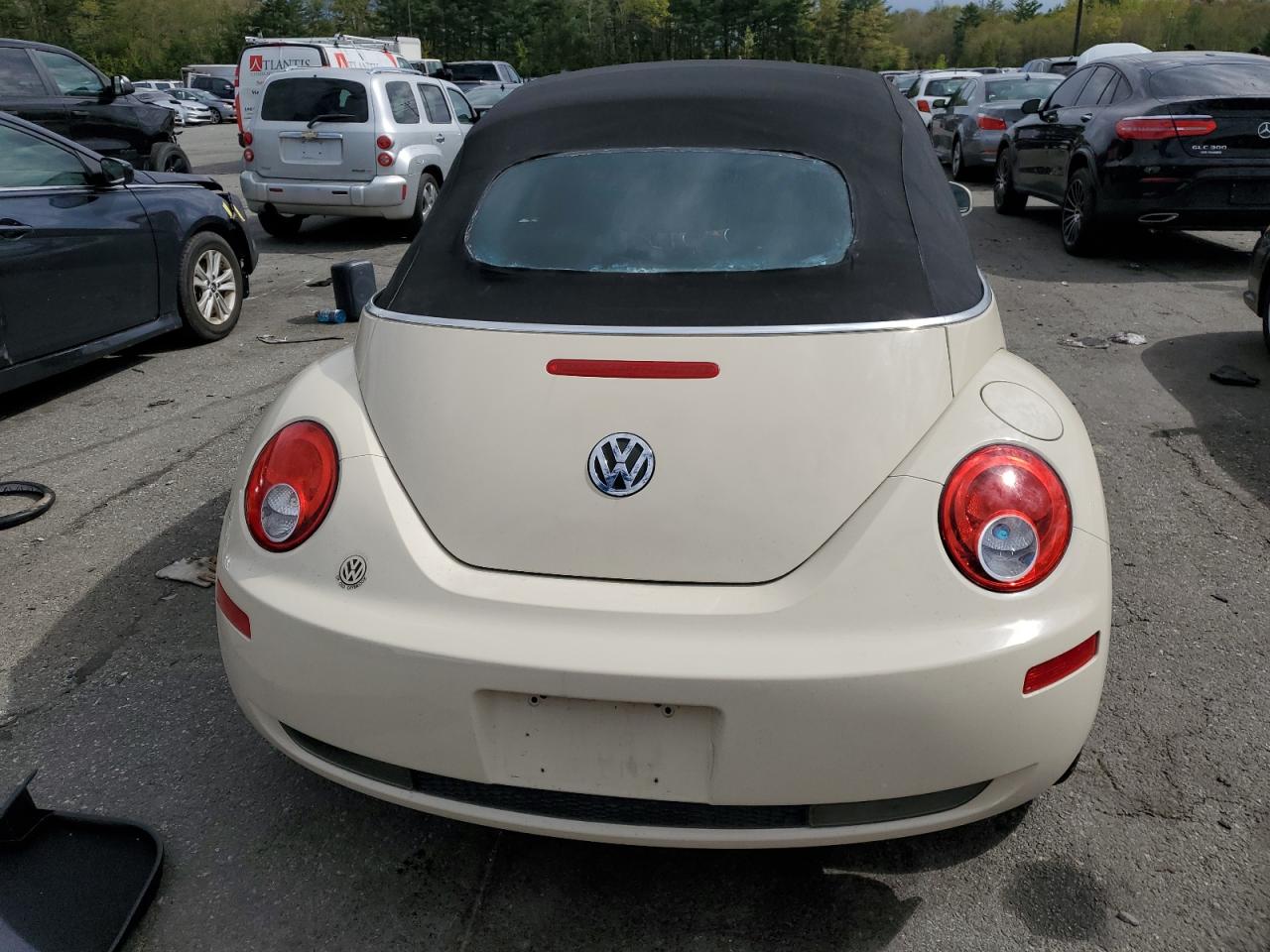 3VWSF31Y36M300485 2006 Volkswagen New Beetle Convertible Option Package 2