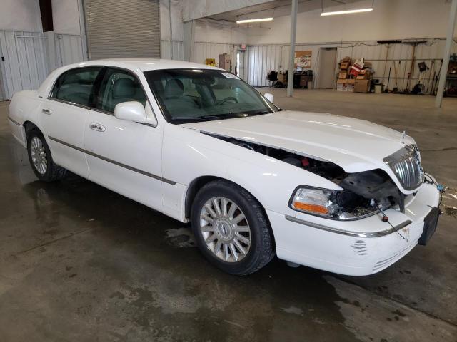 2004 Lincoln Town Car Executive VIN: 1LNHM81W04Y670885 Lot: 56442284