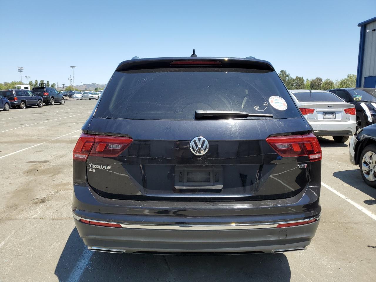 3VV3B7AX4JM034230 2018 Volkswagen Tiguan Se