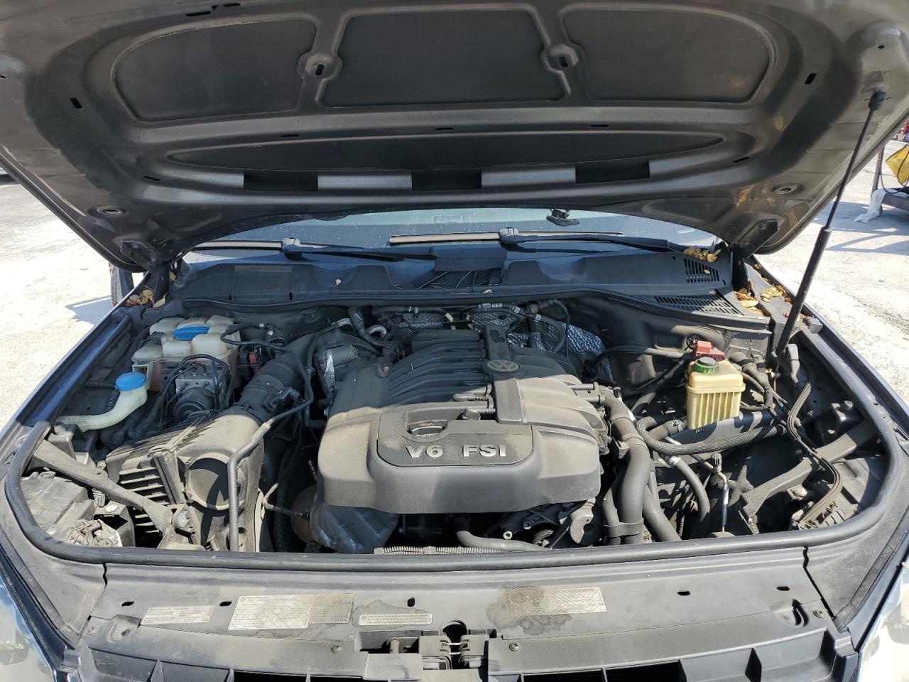 WVGEF9BP6CD008891 2012 Volkswagen Touareg V6
