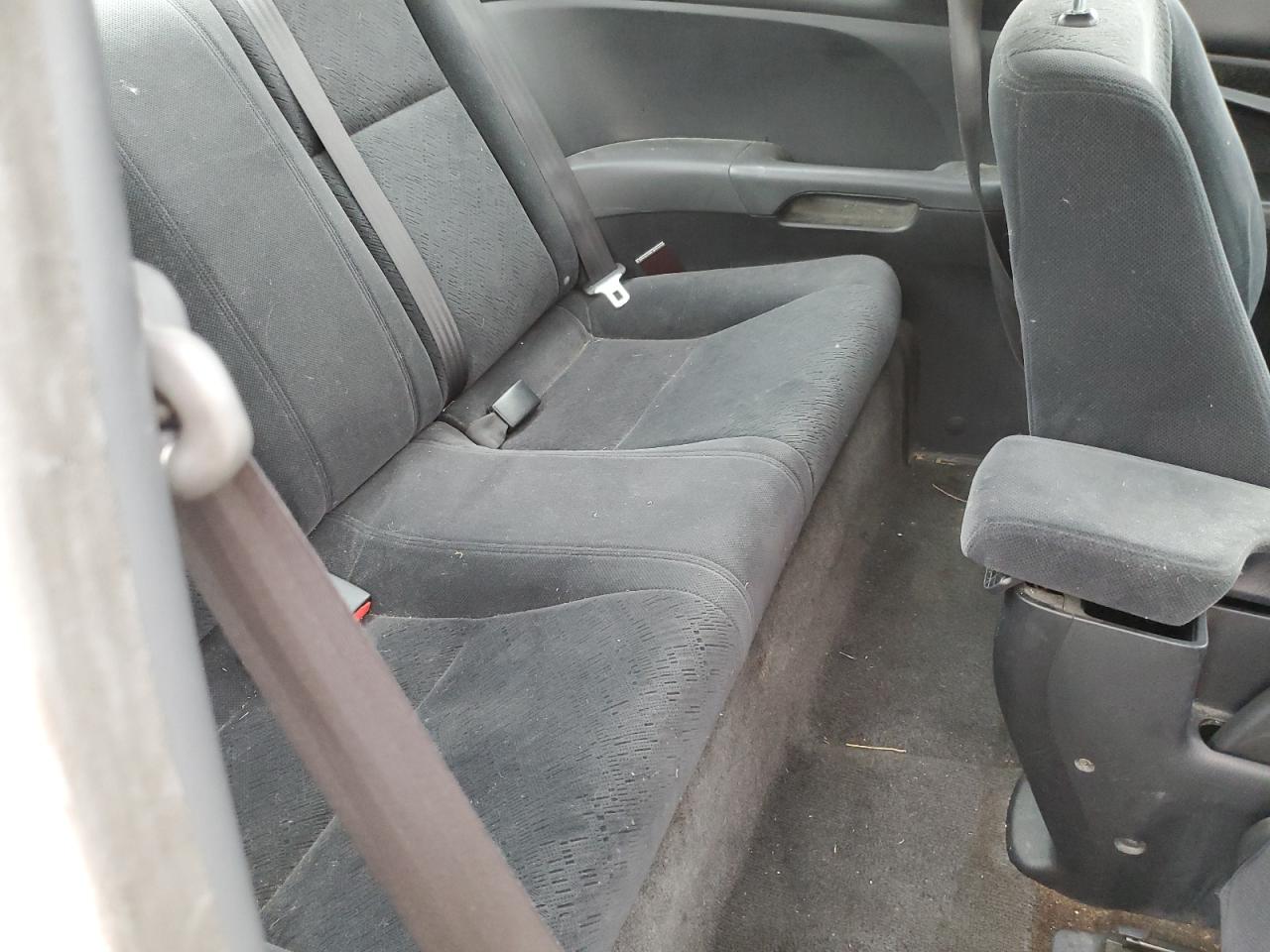 1HGEM225X4L054636 2004 Honda Civic Lx