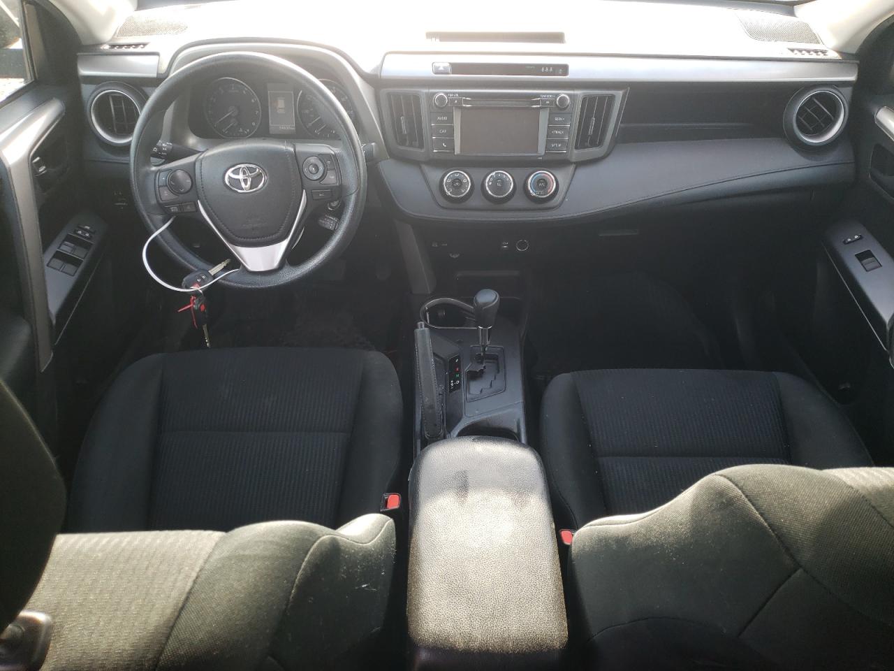 2T3ZFREV5JW436676 2018 Toyota Rav4 Le