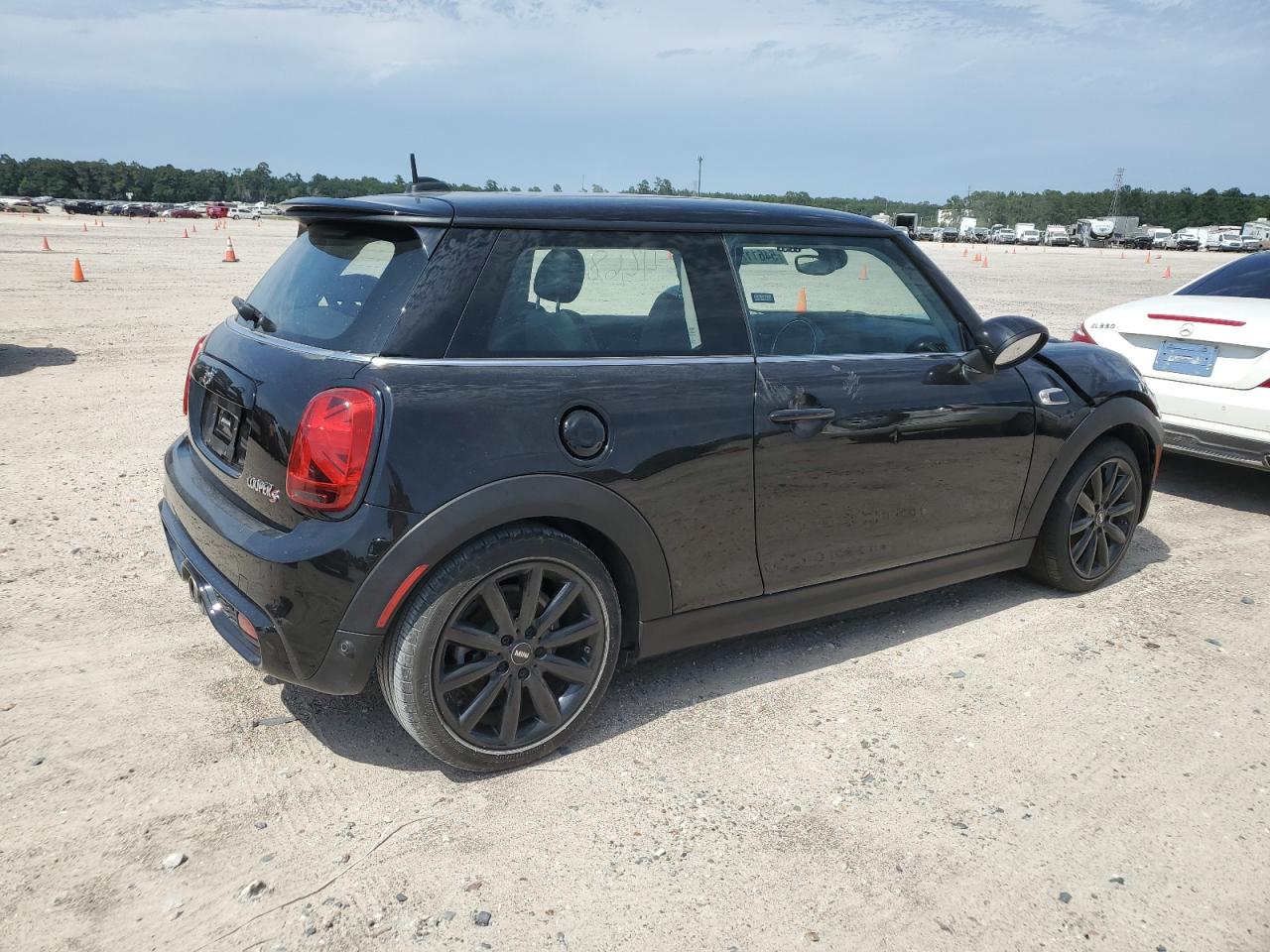 2019 Mini Cooper S vin: WMWXP7C50K2A52925