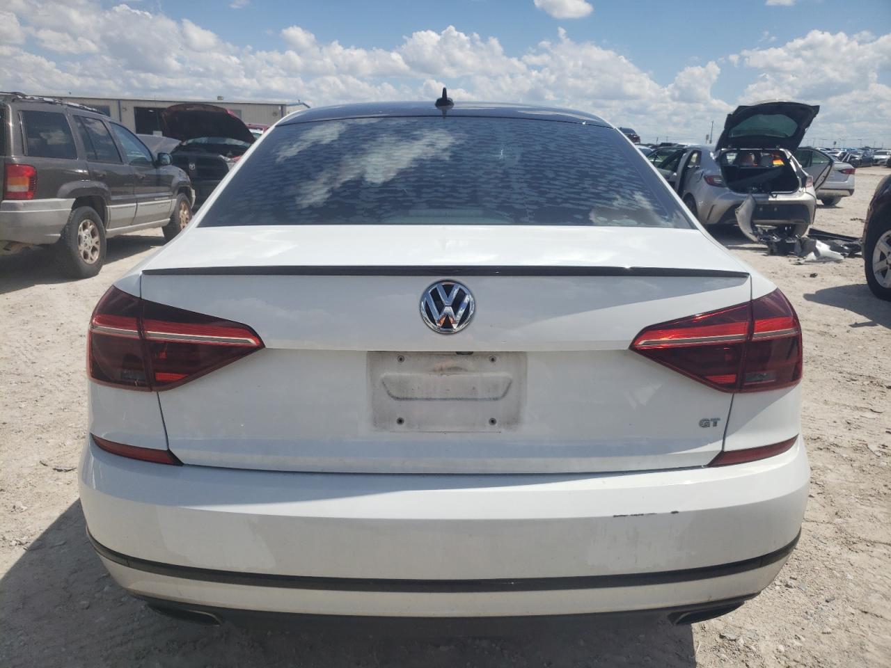 1VWJM7A39JC051536 2018 Volkswagen Passat Gt